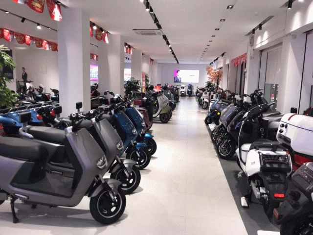 小刀电动车销售精英